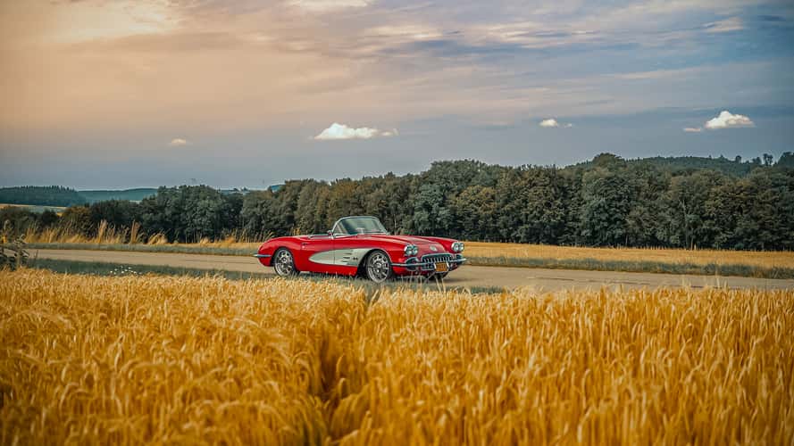 Pogea Racing Corvette 1958.28 Restomod